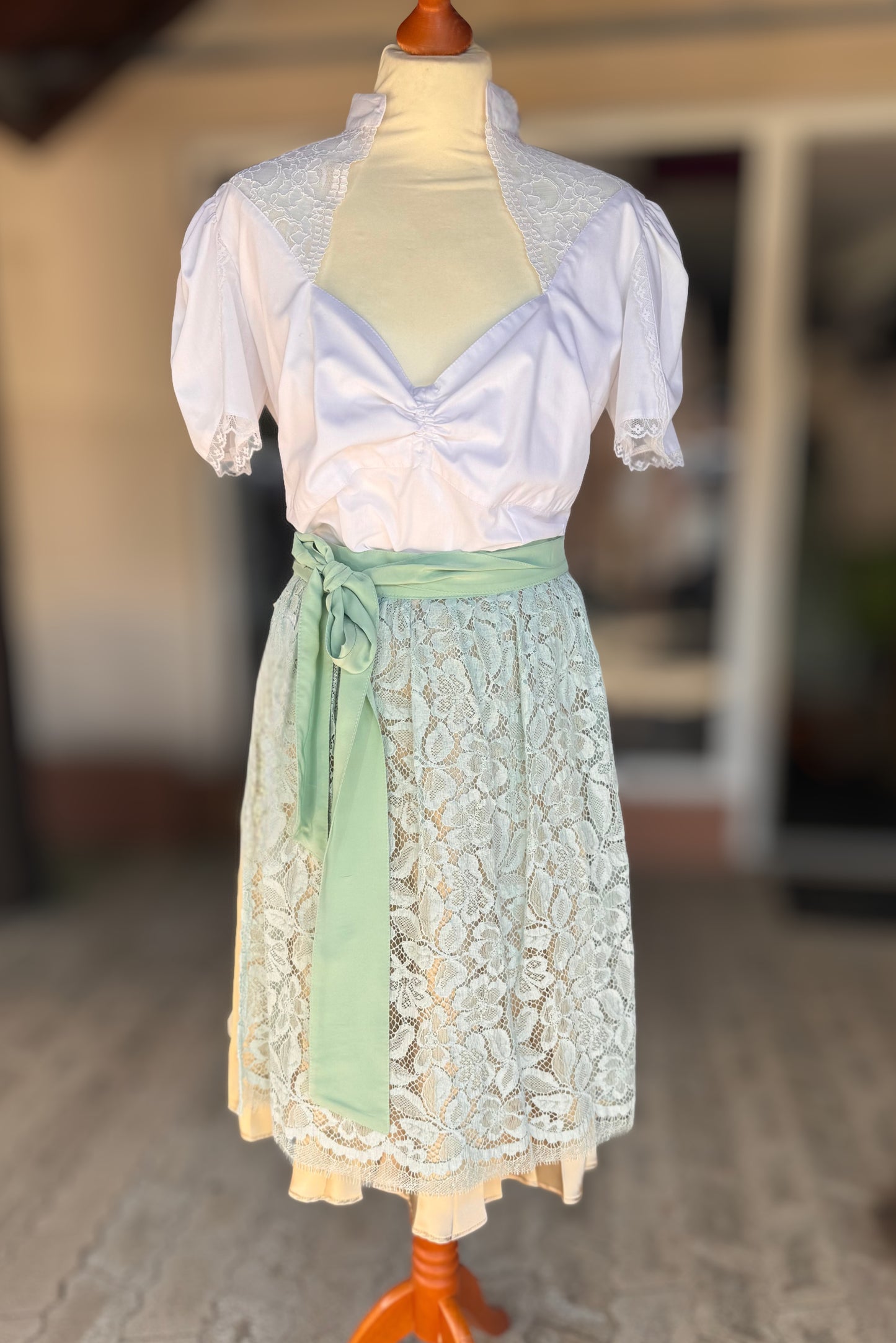 Tian von Tastique Dirndl, 4-Teiler Mieder, Rock, Schürze, Gr. 34 Unikat
