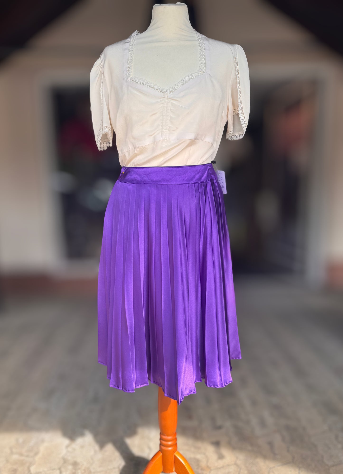 Tian von Tastique Dirndl, 4-Teiler Mieder, Rock, Schürze, lila, Gr. 38 Unikat