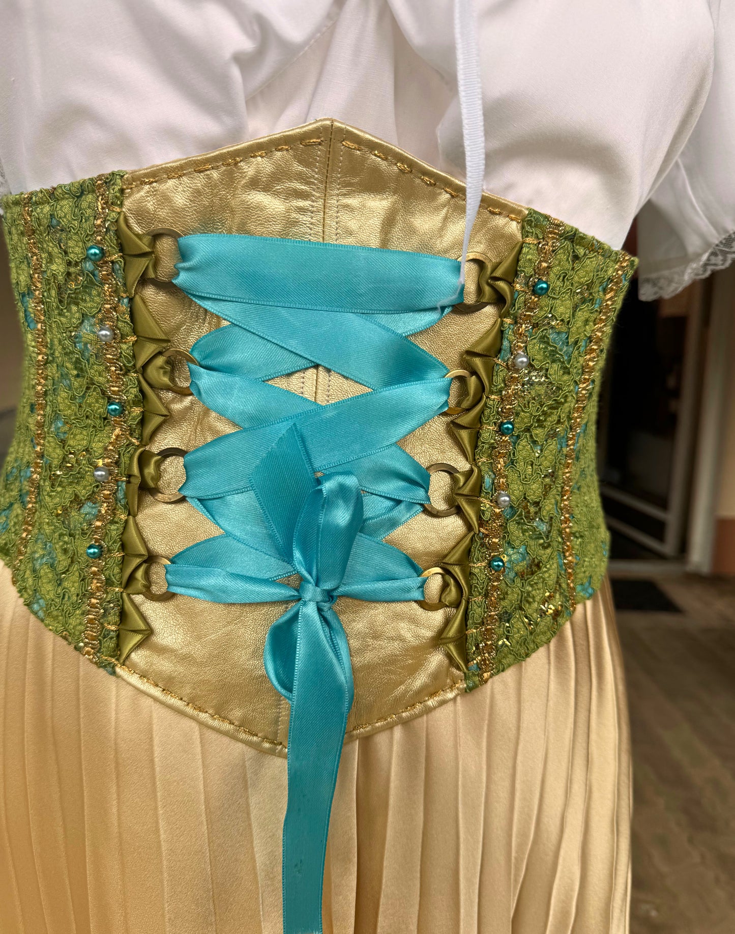 Tian von Tastique Dirndl, 4-Teiler Mieder, Rock, Schürze, Gr. 44 Unikat
