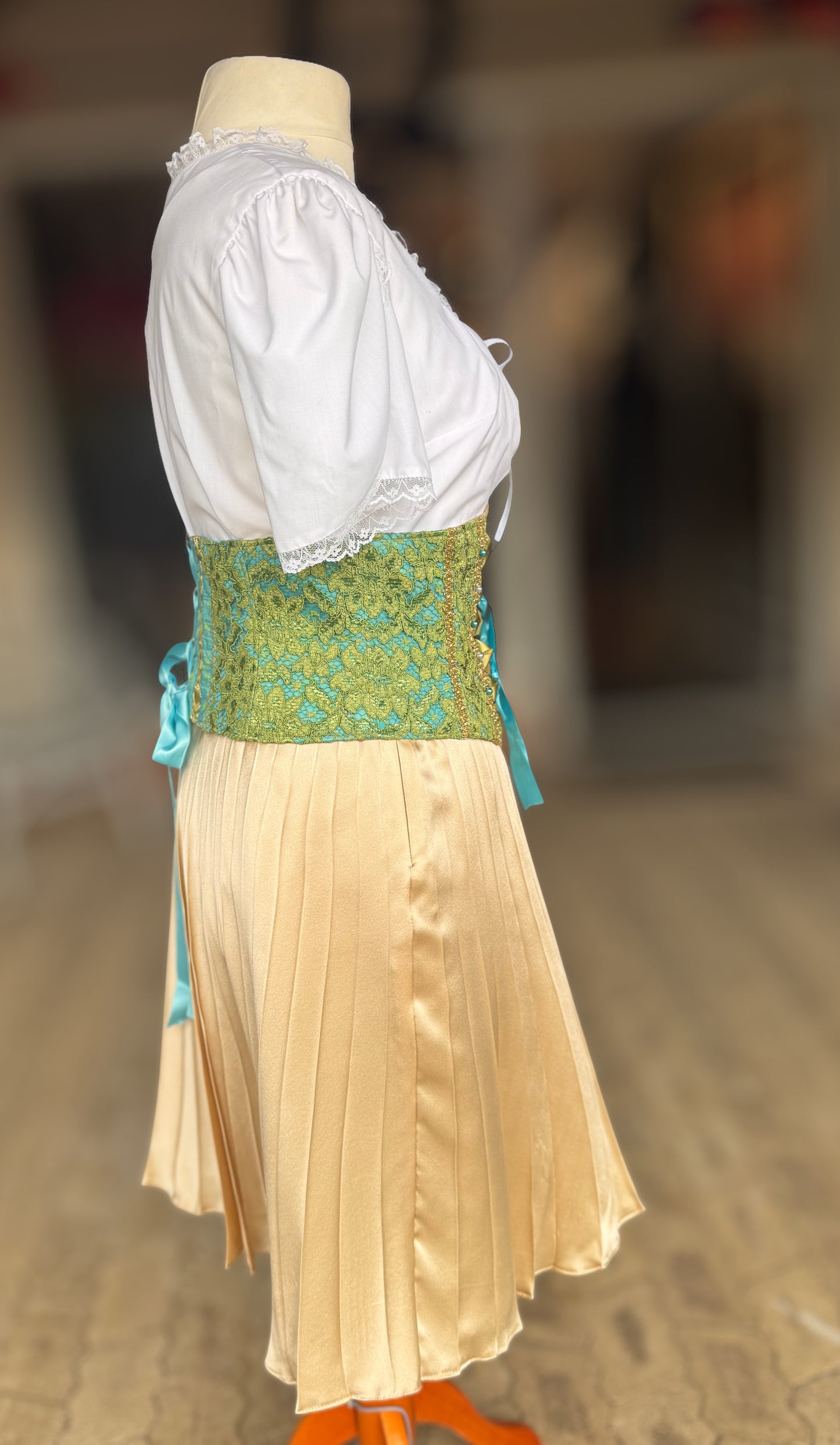Tian von Tastique Dirndl, 4-Teiler Mieder, Rock, Schürze, Gr. 44 Unikat