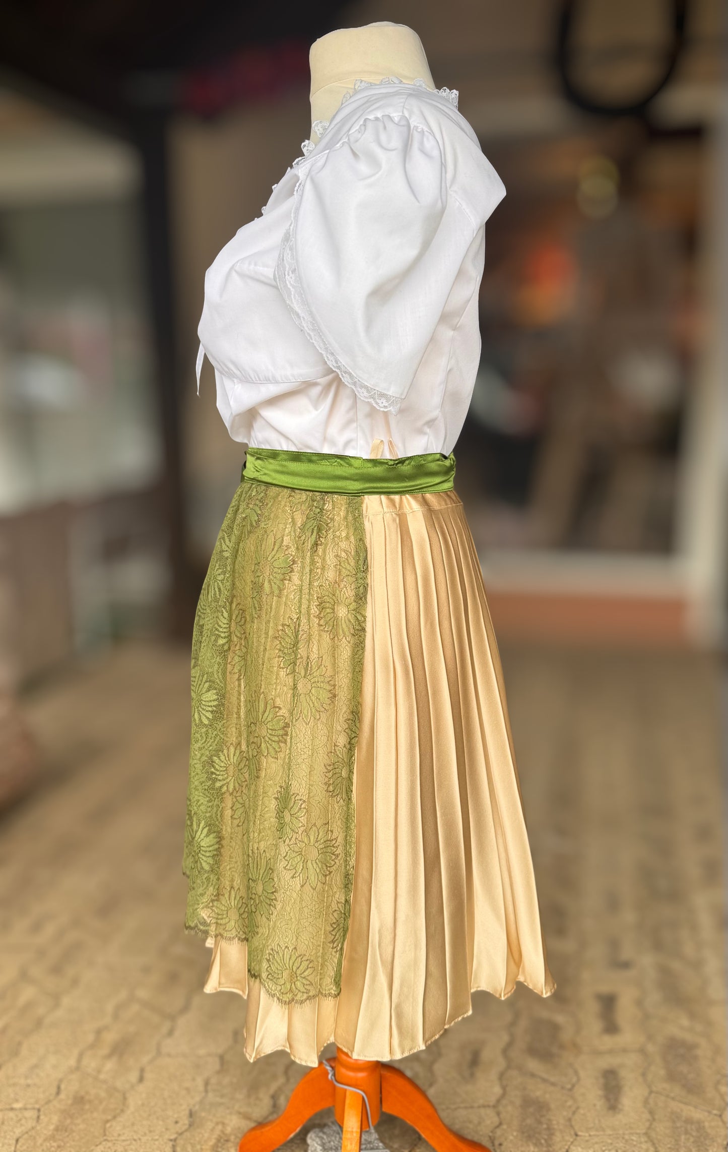 Tian von Tastique Dirndl, 4-Teiler Mieder, Rock, Schürze, Gr. 44 Unikat