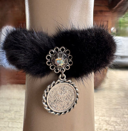 Trachten Armband, schwarz, Fell, Münze, Pelz