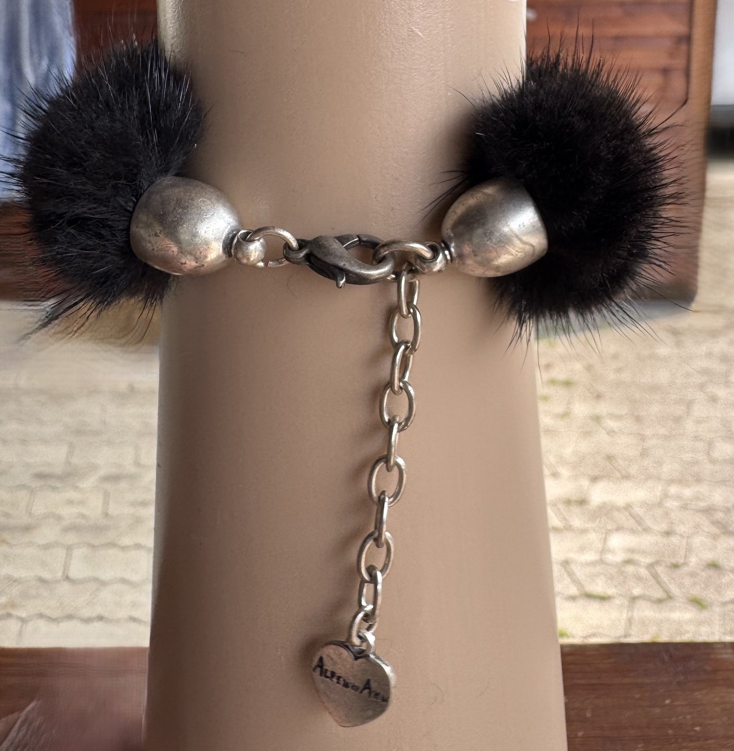 Trachten Armband, schwarz, Fell, Münze, Pelz