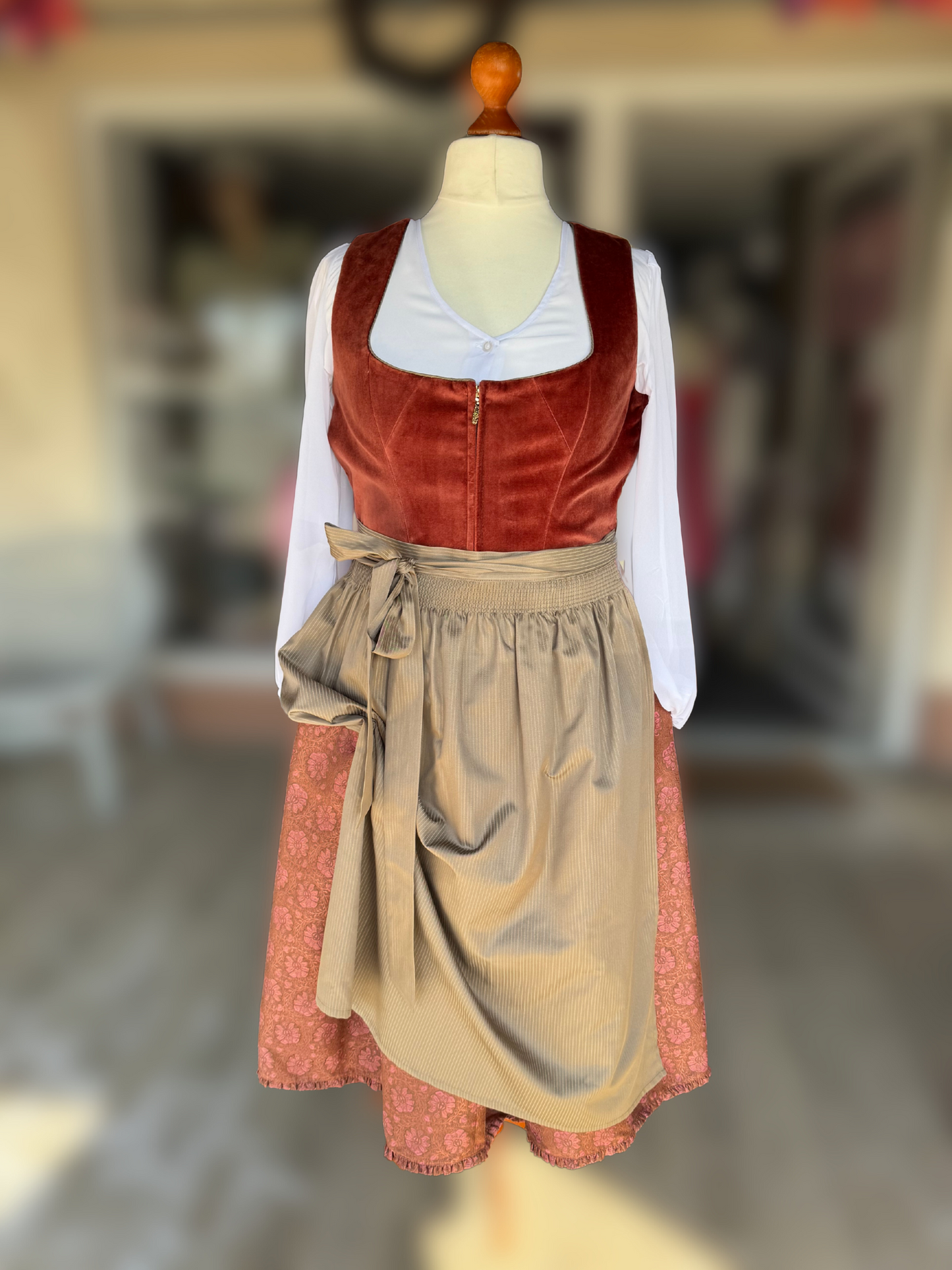 Dirndl Alpenfee, Jovana, Samt, rost ocker, 75 cm, große Größen