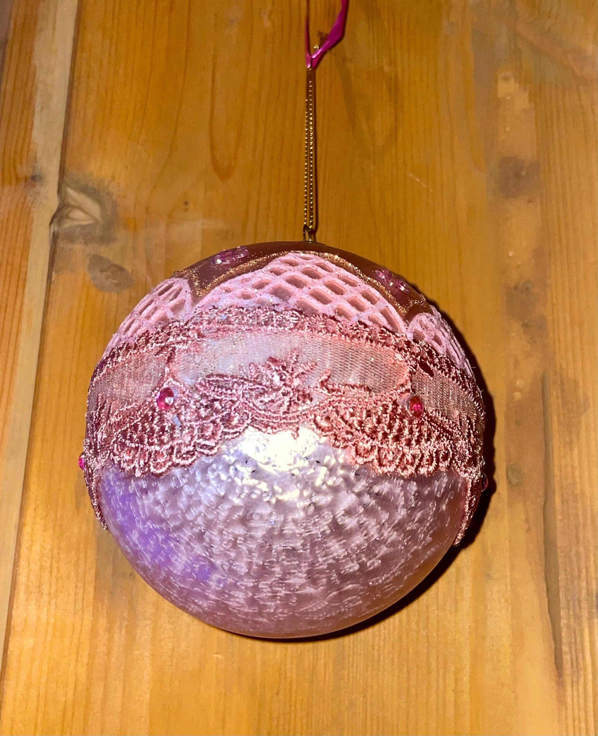 Christbaum Kugel, Weihnachtsschmuck, Rosa Spitze 10 cm Weihnachten Alpenfunkeln 